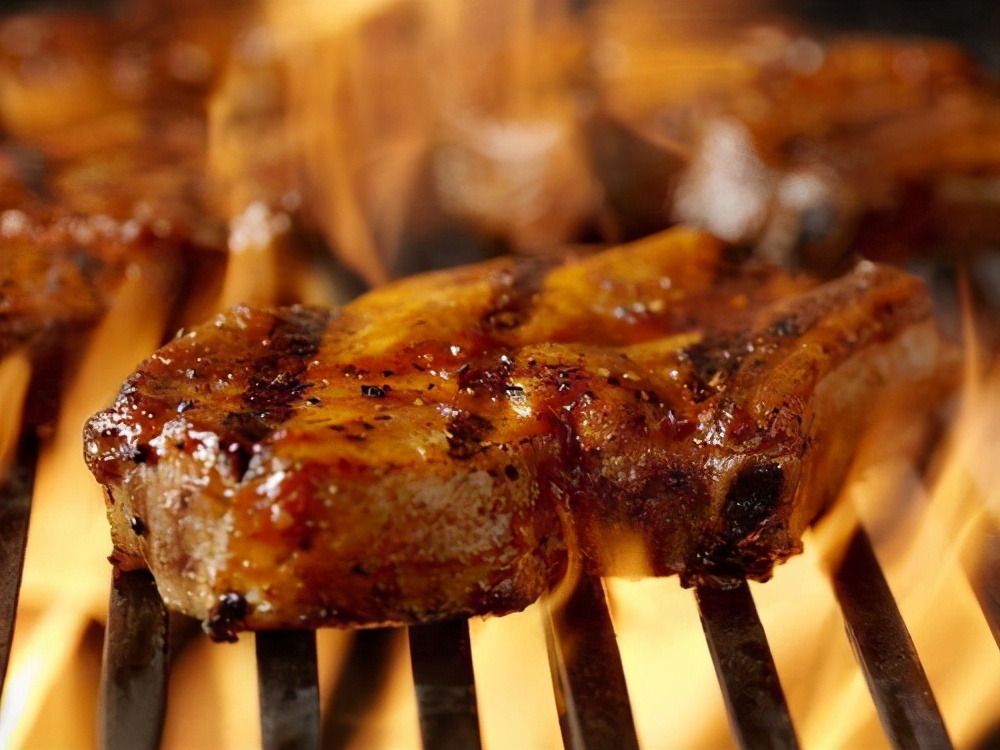 四川小伙开烧烤店赚钱吗,成都开个烧烤店成本多少