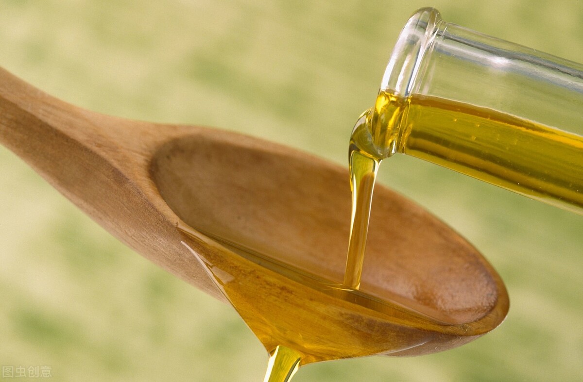 初榨橄榄油和精炼橄榄油的烟点,精炼橄榄油和初榨橄榄油的烟点