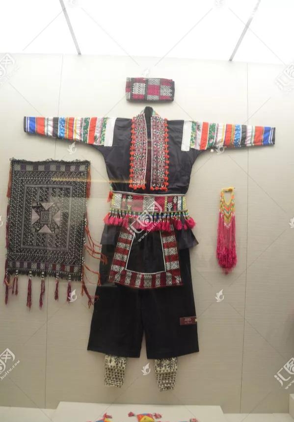 云南少数民族服饰图片,最好看的云南民族服饰