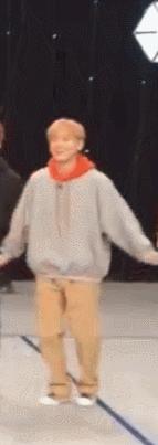 吴世勋对都暻秀撒娇,吴世勋ins里的金俊勉