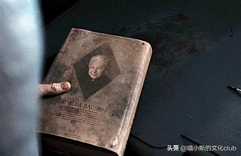 哈利波特一共几部书,哈利波特里出现的所有书籍