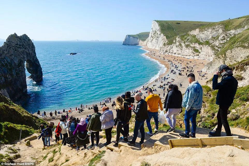 昨天比基尼！今天下雪！英国的天气能有多奇葩？