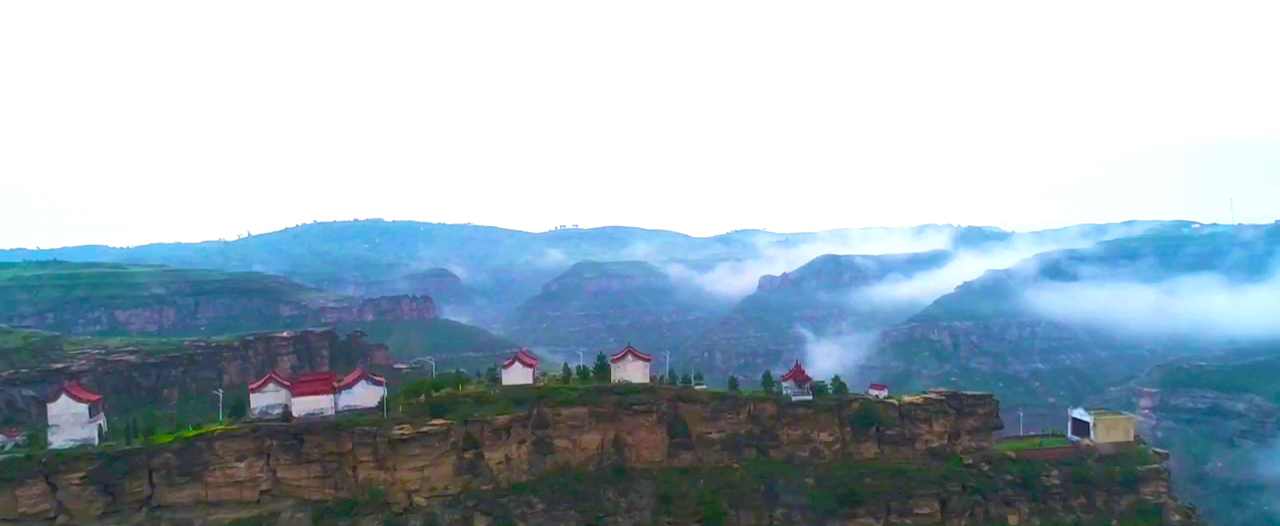 云雾缭绕老君山,云雾缭绕白云观