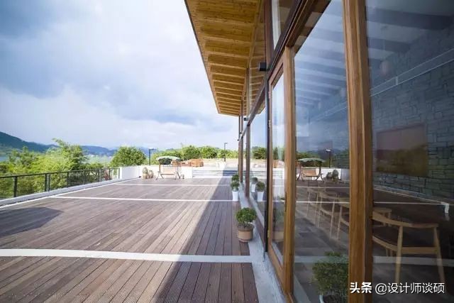 这个40岁大叔为钓鱼租下一座岛，改造破屋成海景房！