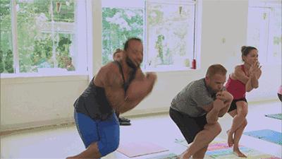 看完这些人，你再也不会觉得男人练瑜伽“娘”了