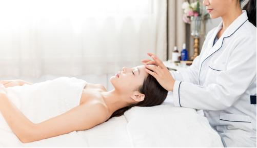 什么护肤品对毛孔粗大有明显效果,护肤品涂得太多脸上毛孔会粗大