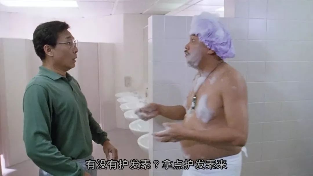 古惑仔牧师脚踢靓坤吓退乌鸦,靓坤霸气出场叱咤风云