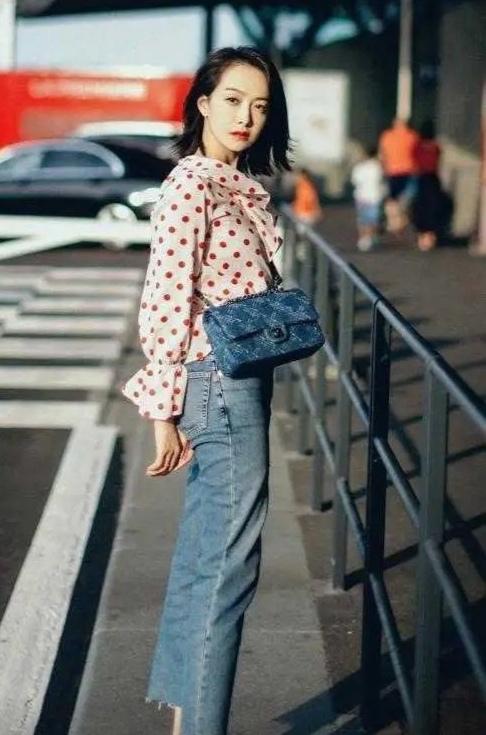 日常穿搭夏季宋茜背心牛仔裤,宋茜复古清新连衣裙时尚抢镜