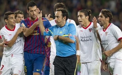 梅西被裁判指责不尊重对手,梅西受争议判罚