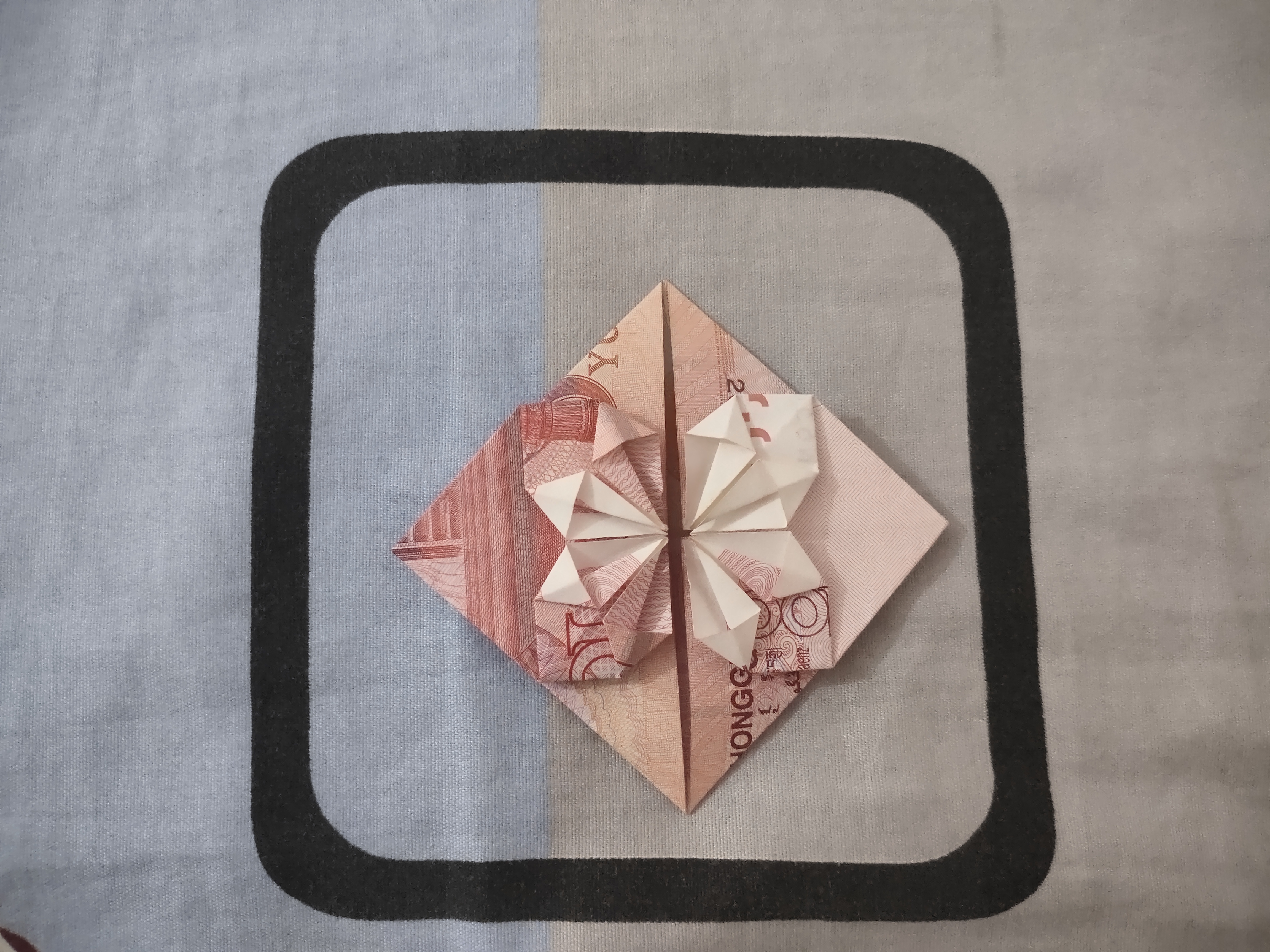 一百块钱折双爱心步骤,折爱心步骤