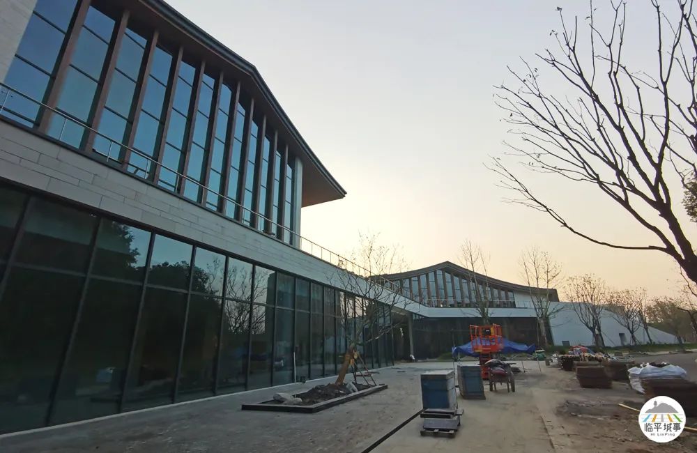 临平体育馆改扩建有篮球场吗,体育公园篮球场施工