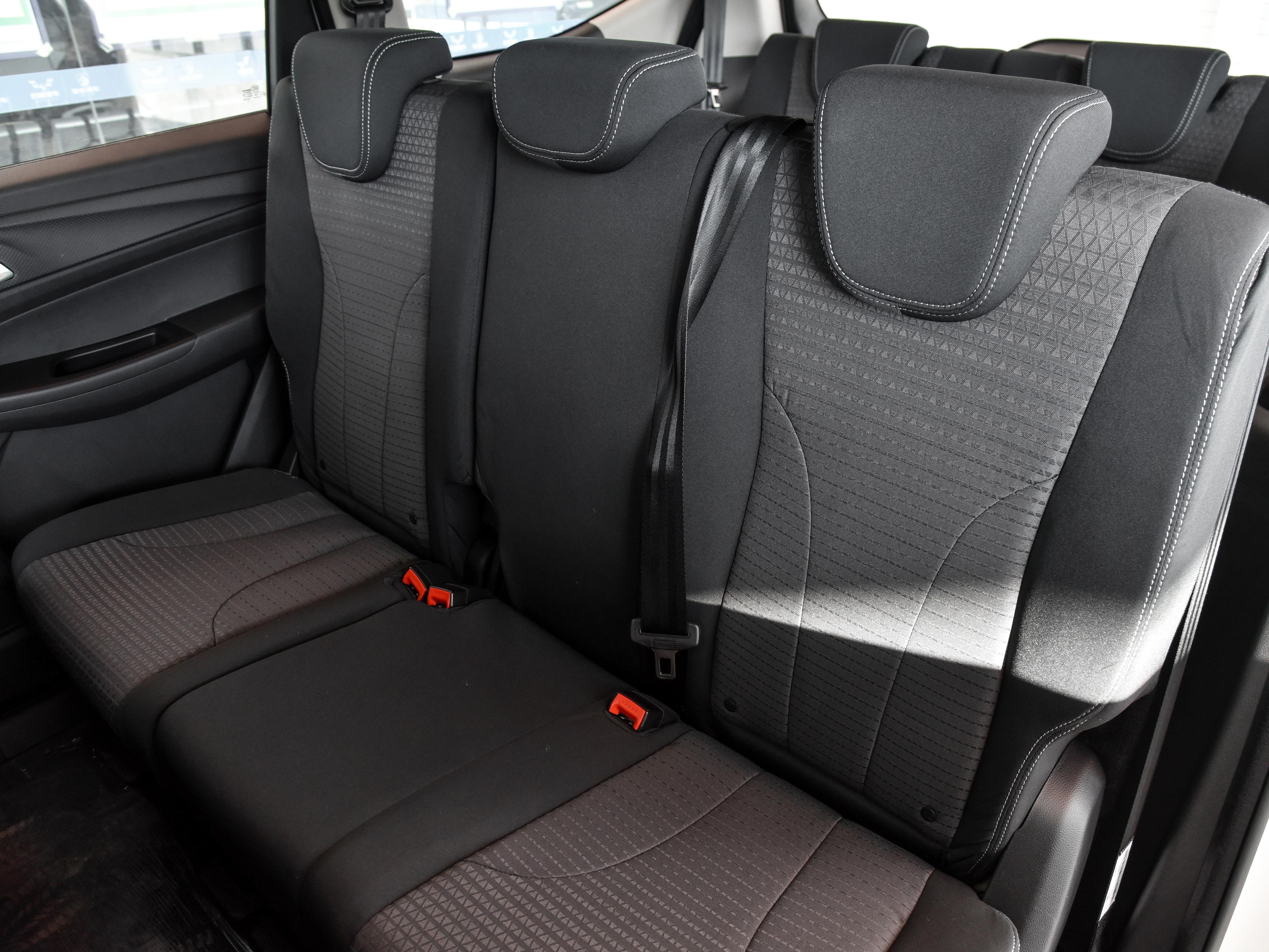 10万左右的大空间自动挡汽车,七座商务车10-15万宝骏730