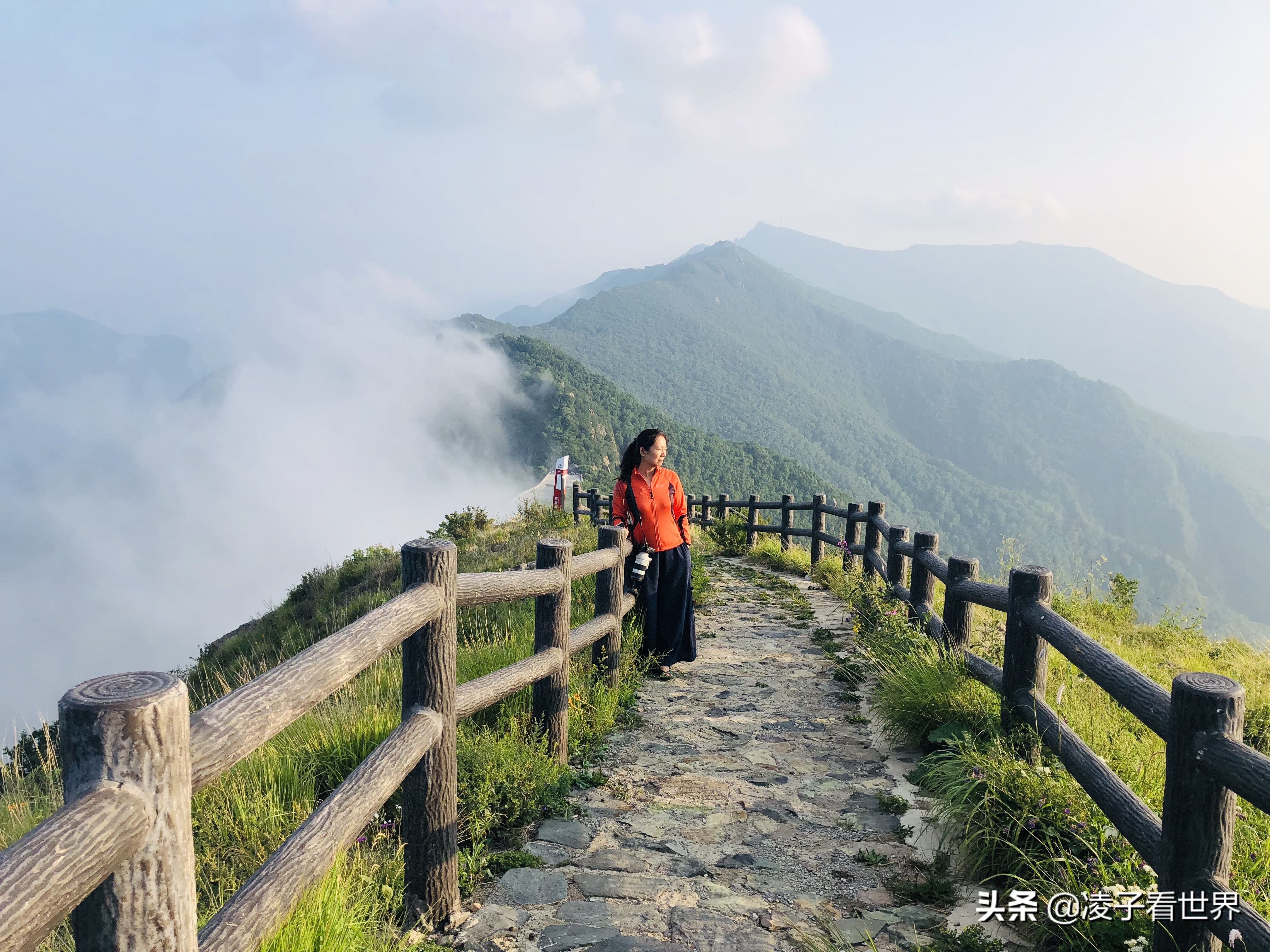 逃离北京40度高温，房山享用22度清凉，看银狐，逛古街吃铁锅炖