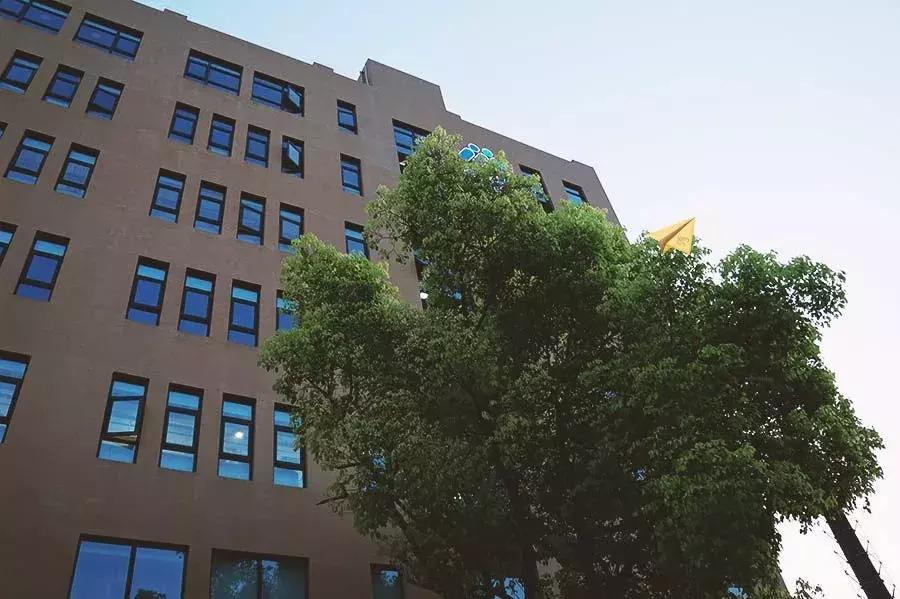 基本工资低于5000,基本工资不到4000