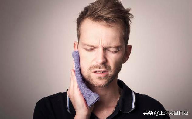 吃东西硌到牙龈肿痛怎么快速消肿,蛀牙引起的牙龈肿痛怎么快速消肿