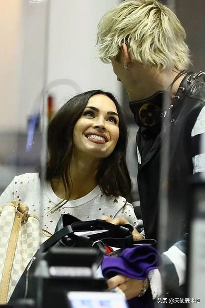 梅根福克斯与继子相处愉快,梅根福克斯为什么和前夫离婚