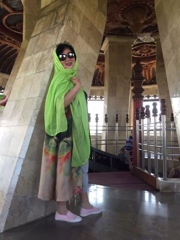 中国大妈旅游标配动作合集,中国大妈旅游拍摄姿势