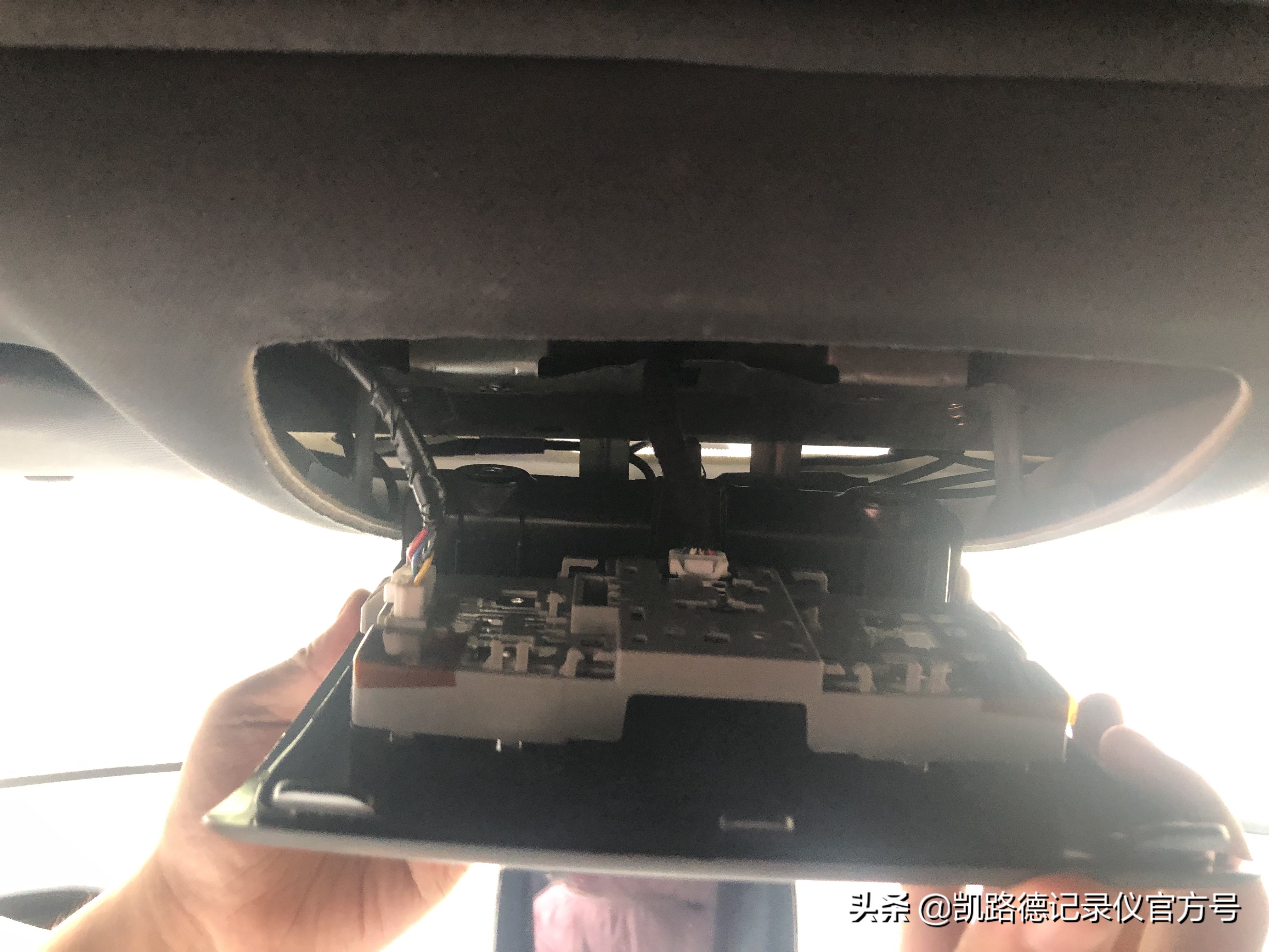 22款马自达3昂克赛拉装行车记录仪,马自达3昂克赛拉记录仪取电位置