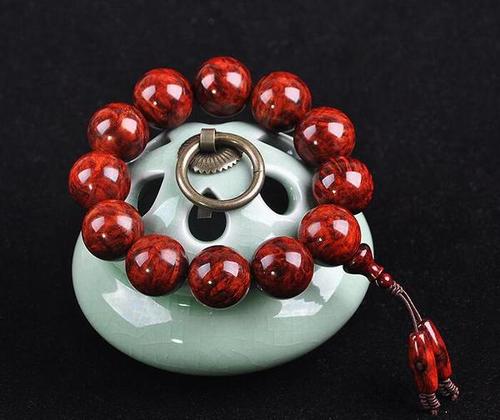 文玩手串是工艺品,值得收藏的小叶紫檀手串