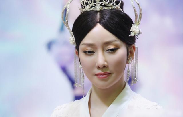 萨顶顶假唱转话筒事件结果,萨顶顶有实力为什么要假唱