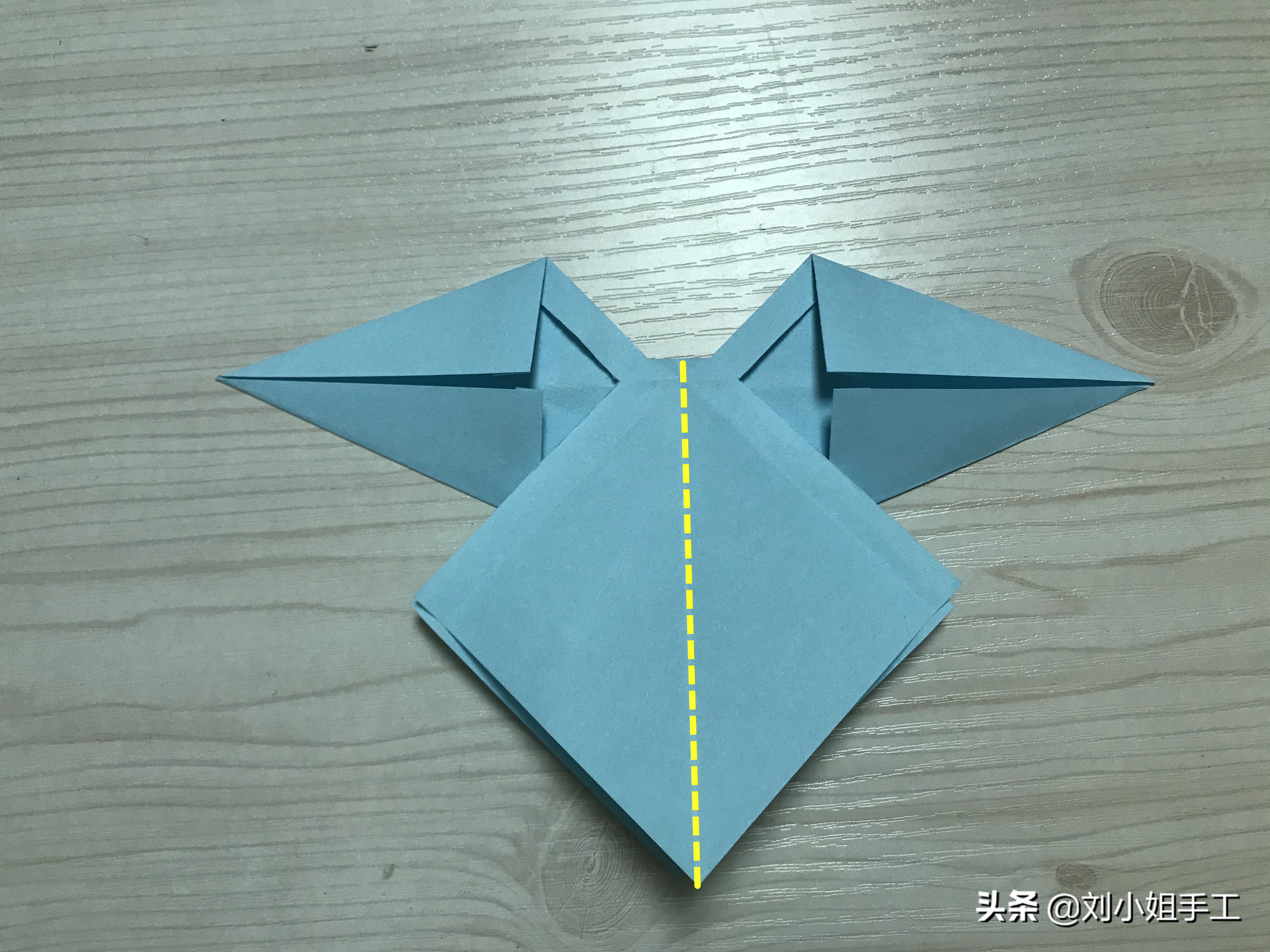 礼物盒包装上的蝴蝶结系法,礼物包装教程丝带蝴蝶结