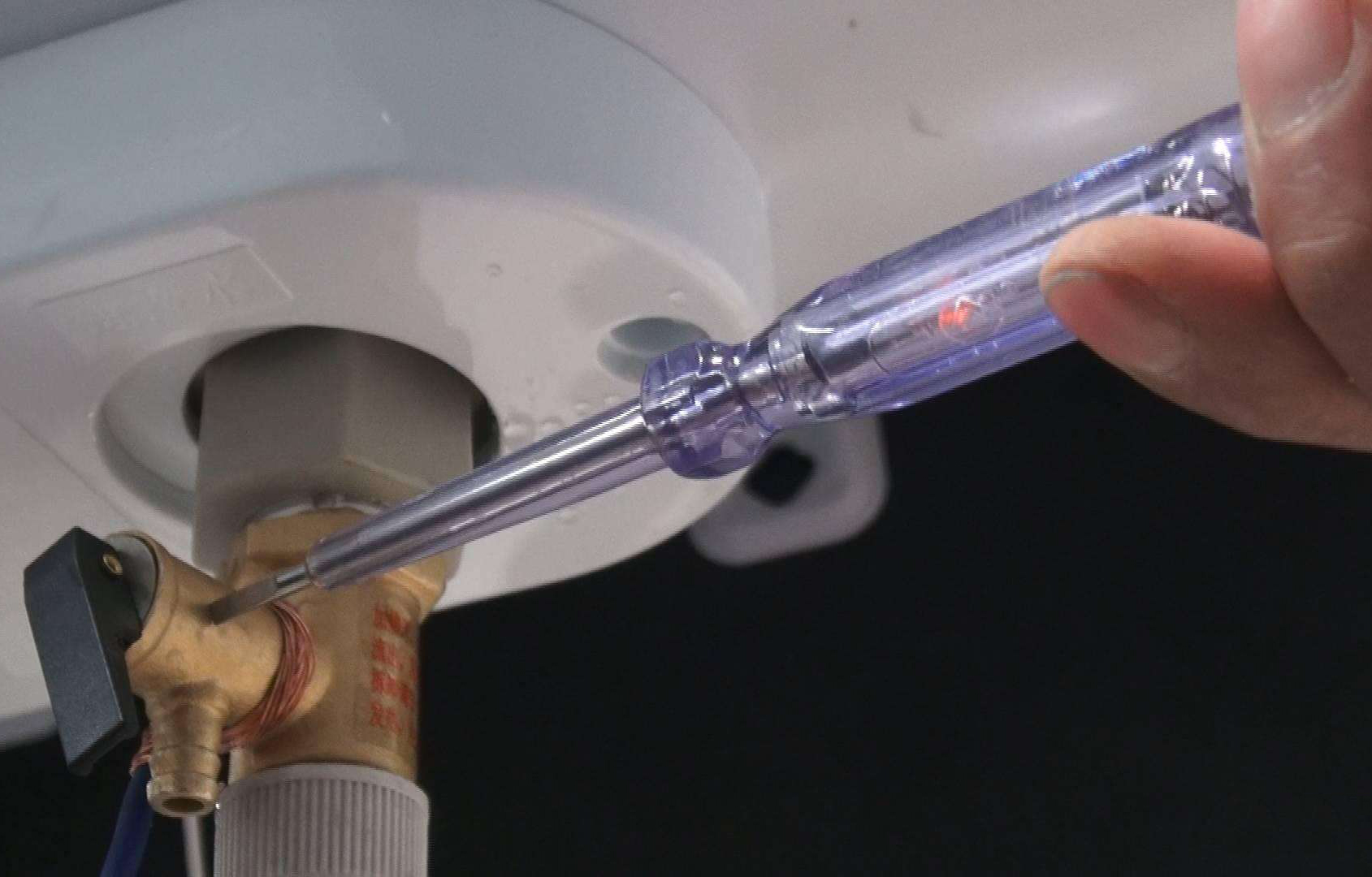 电热水器买恒温的好还是普通的好,电热水器买新款还是旧款好