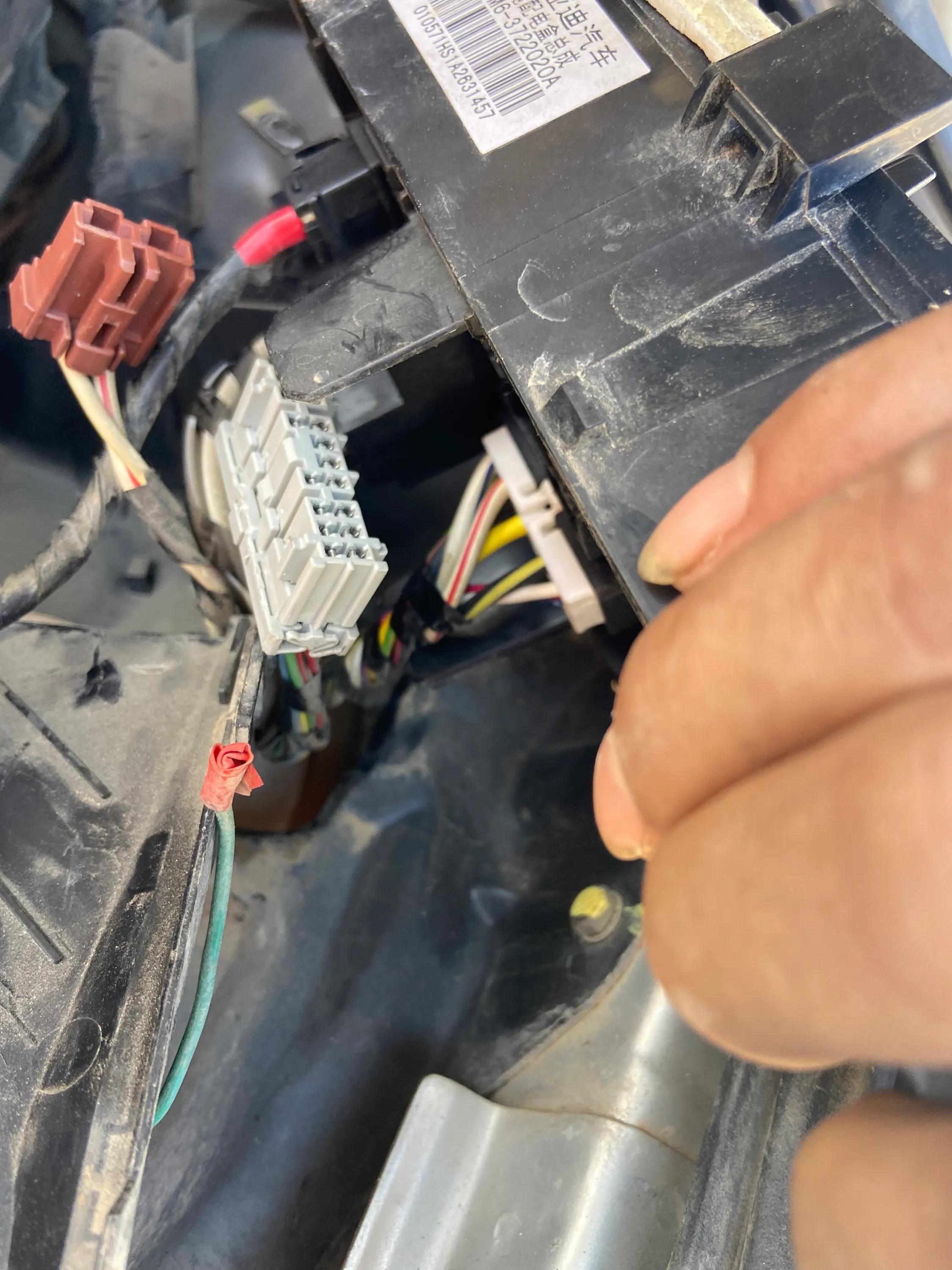 终于忍不住了，再次看到这几个字：未检测到钥匙，拿起了螺丝刀