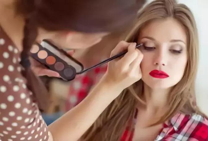化妆师都有哪些兼职可以做,学化妆适合做什么兼职