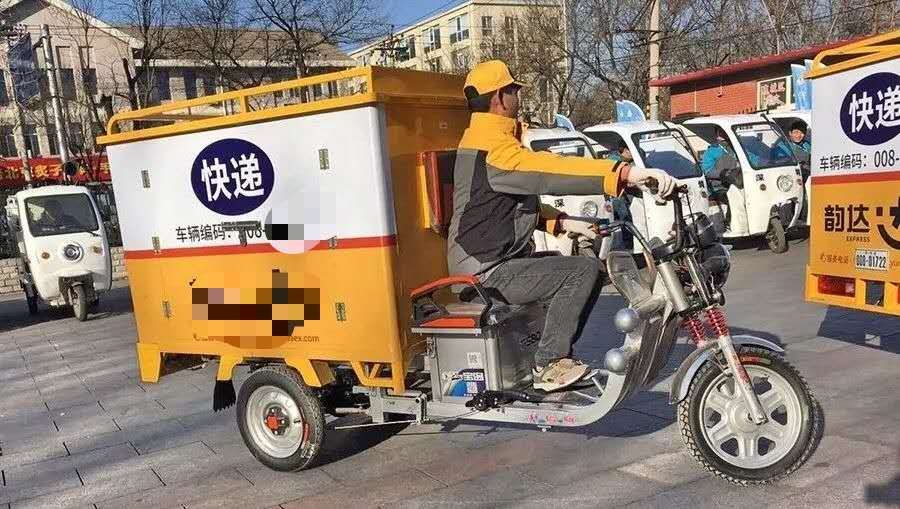 快递紧张哥亮相国务院发布会，疫情*特中**殊的逆行者们