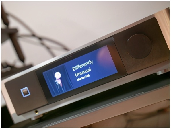 硬撼传统音响不落下风NADM33BluOS流媒体解码放大器