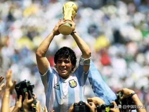 再见球王贝利,再见球王马拉多纳