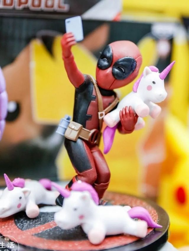 在魔都这家潮牌娃娃机店里，我竟然花了五块钱抓了个AJ