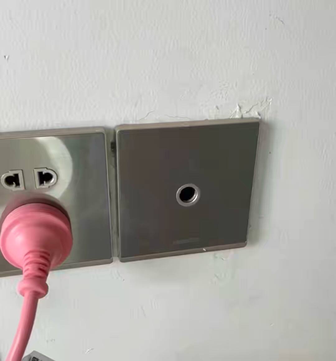 夫妻遭小偷8小时偷拍,夫妻住宾馆三年被偷拍