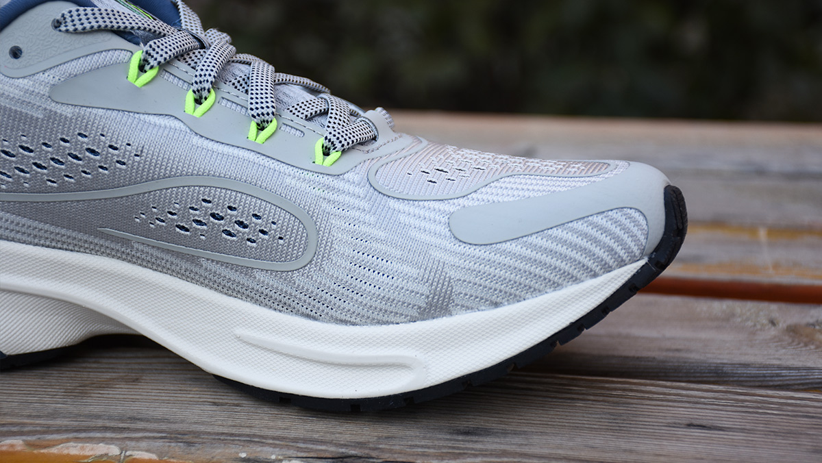 黑科技跑鞋,安踏缓震跑鞋测评