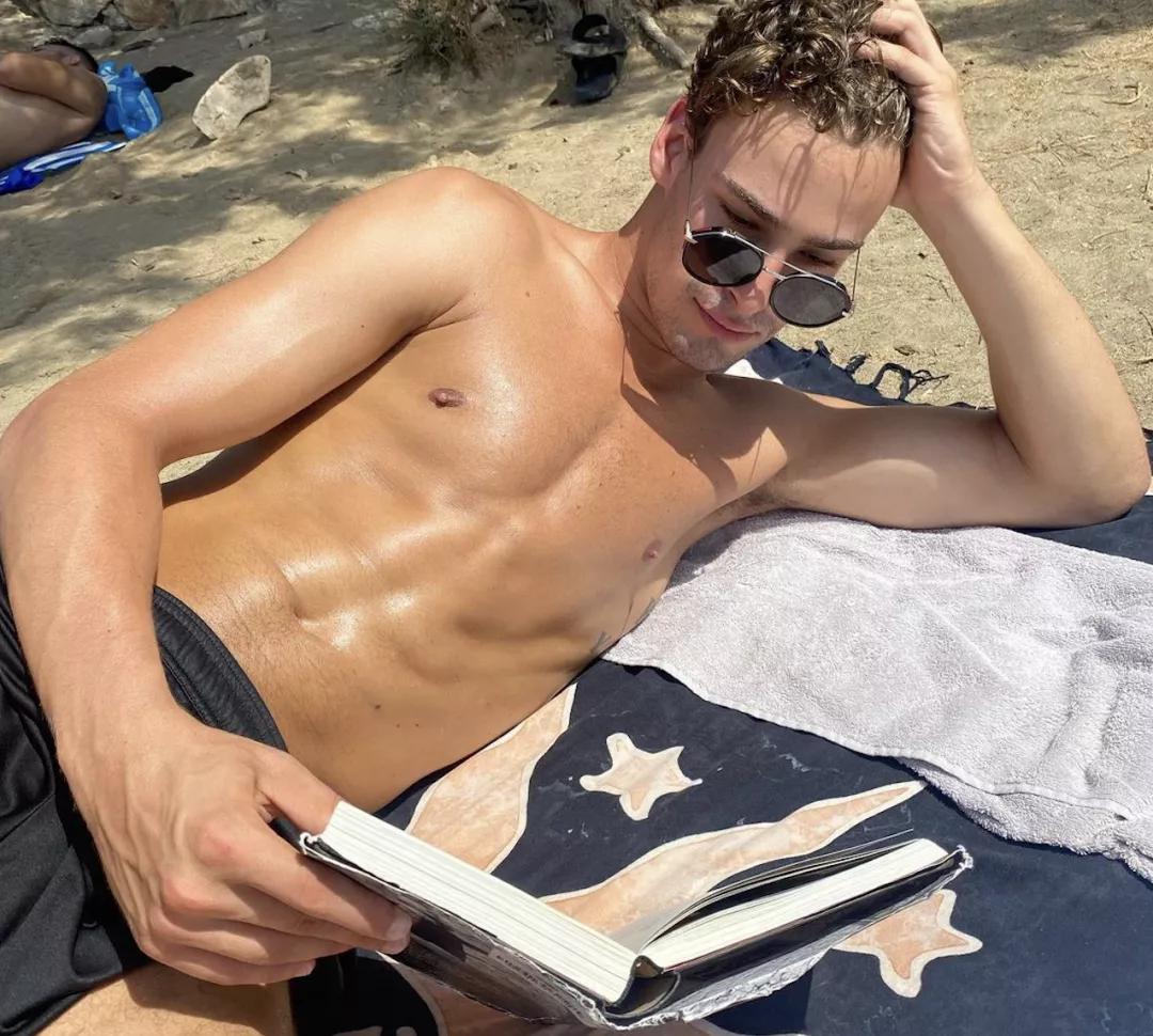 有腹肌的摄影师,欧美摄影师帅哥腹肌