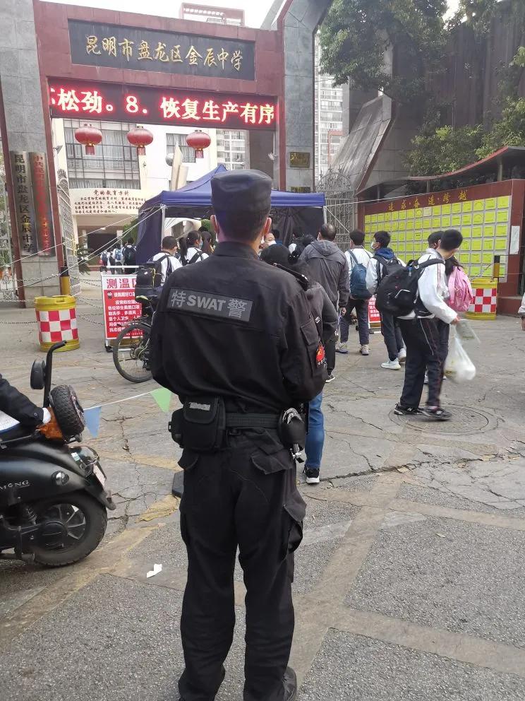 开学在即交警全力以赴护航上学路,治庸便民安全教育