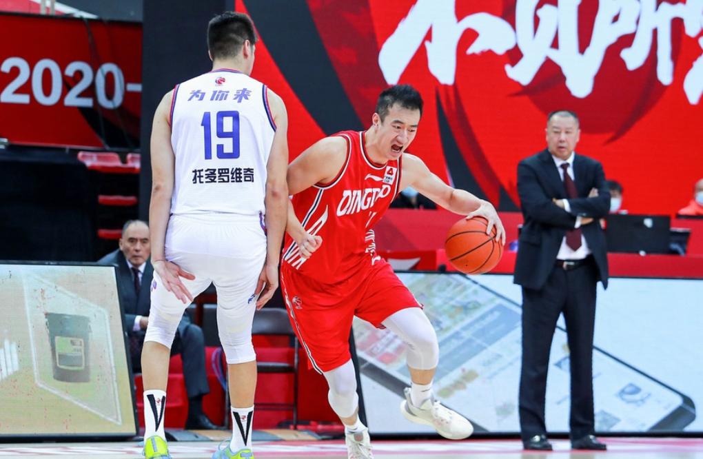 哈德森38分山东终结青岛3连胜,43分大胜青岛5连败