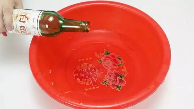 食盐加白醋的妙用慢动作,食盐和白醋在一起有什么功效