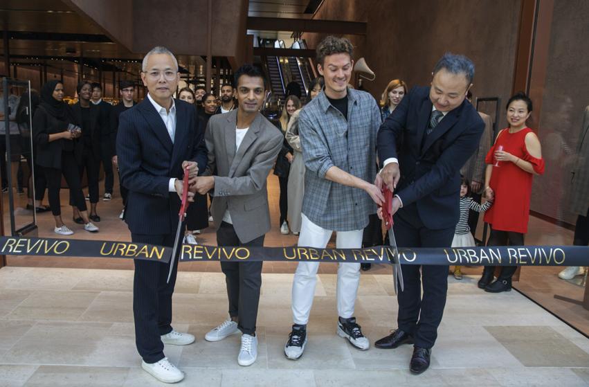 ur全球超大旗舰店,ur海外店