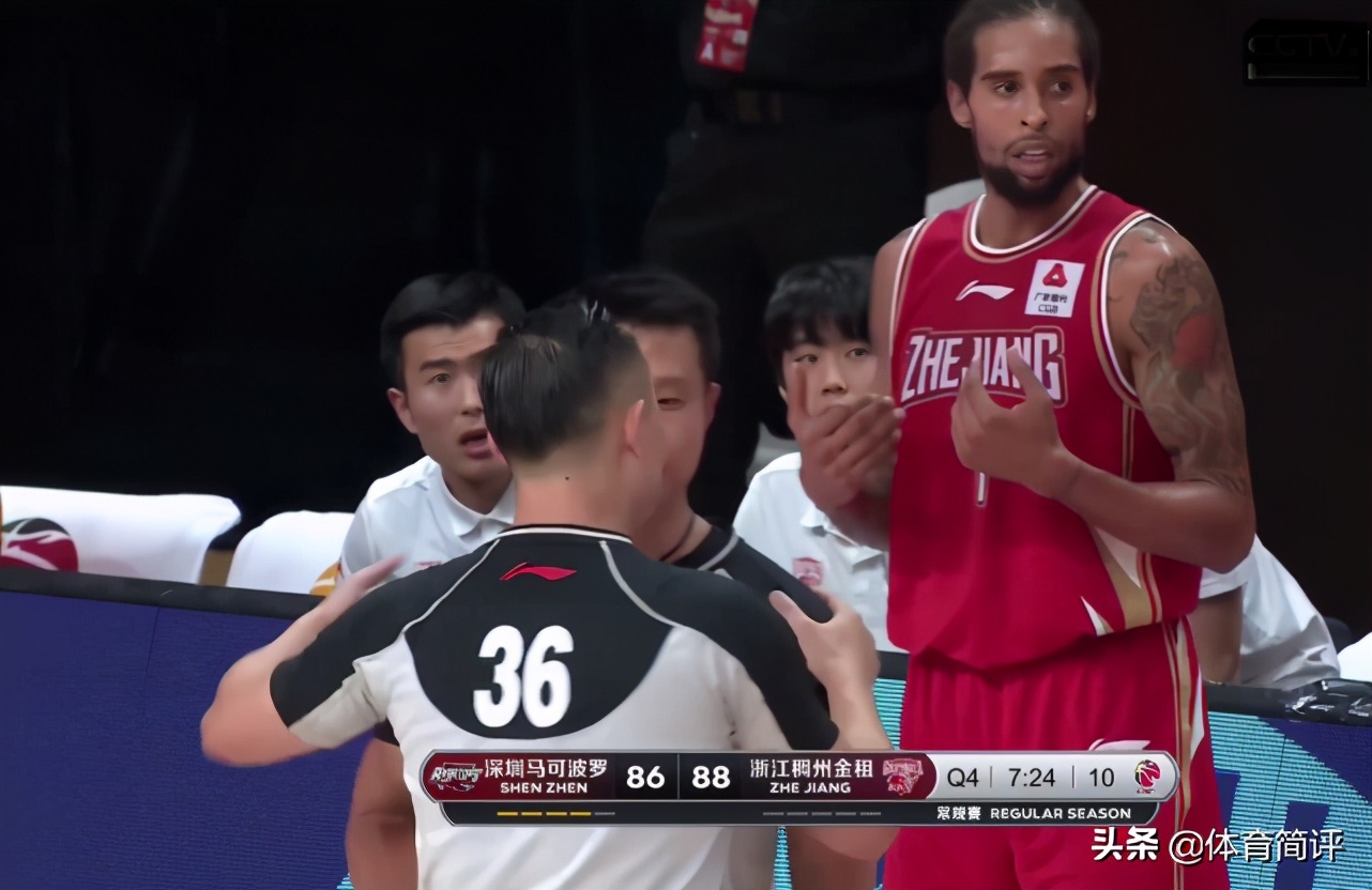 cba争议判罚教练和裁判,cba争议一幕