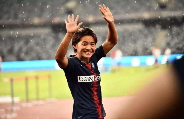 王霜梅开二度中国女足晋级东京,中国女球员王霜进球视频