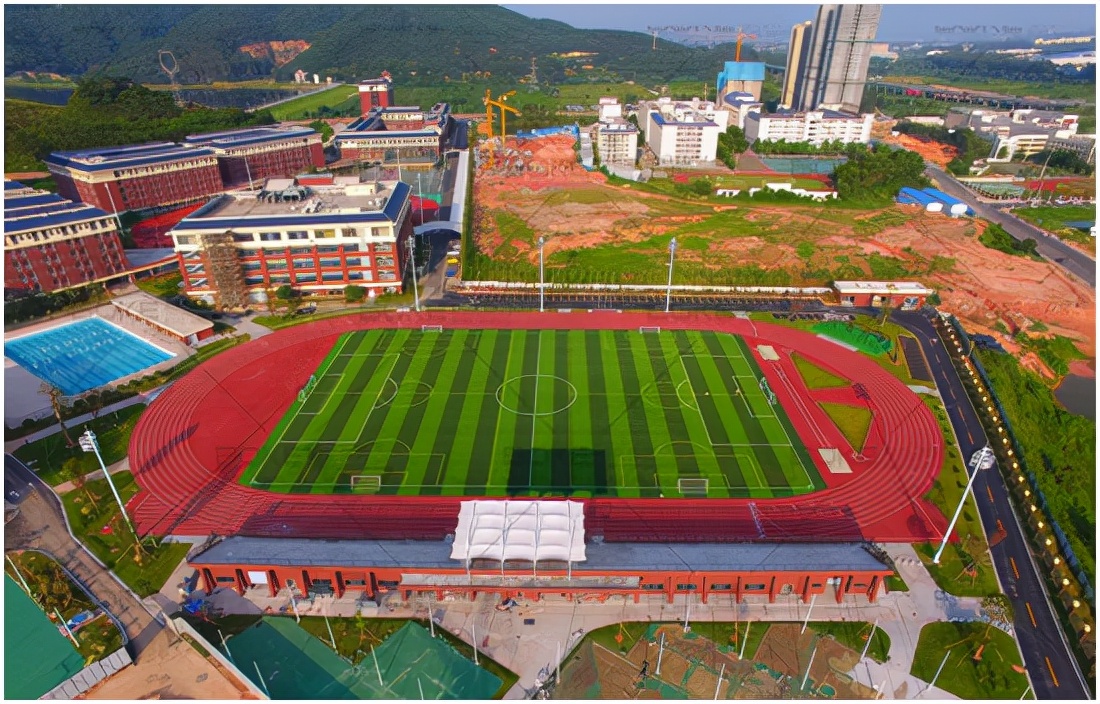 照亮运动风采柏克体育肇庆华南师范大学附属学校体育场照明项目