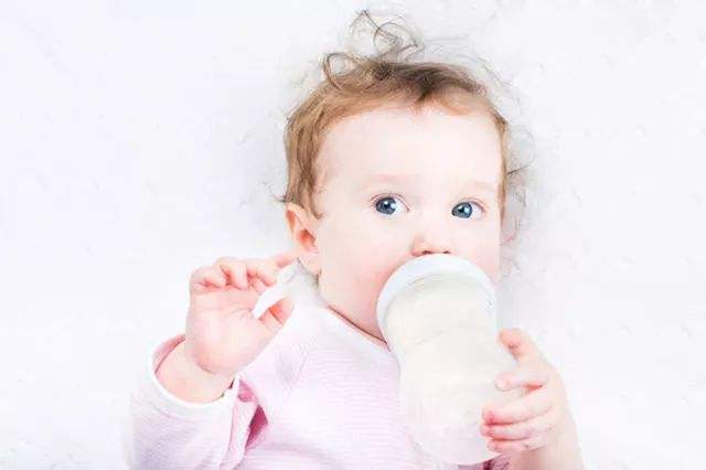 婴幼儿怎么换奶,宝宝换奶粉怎么换比较好