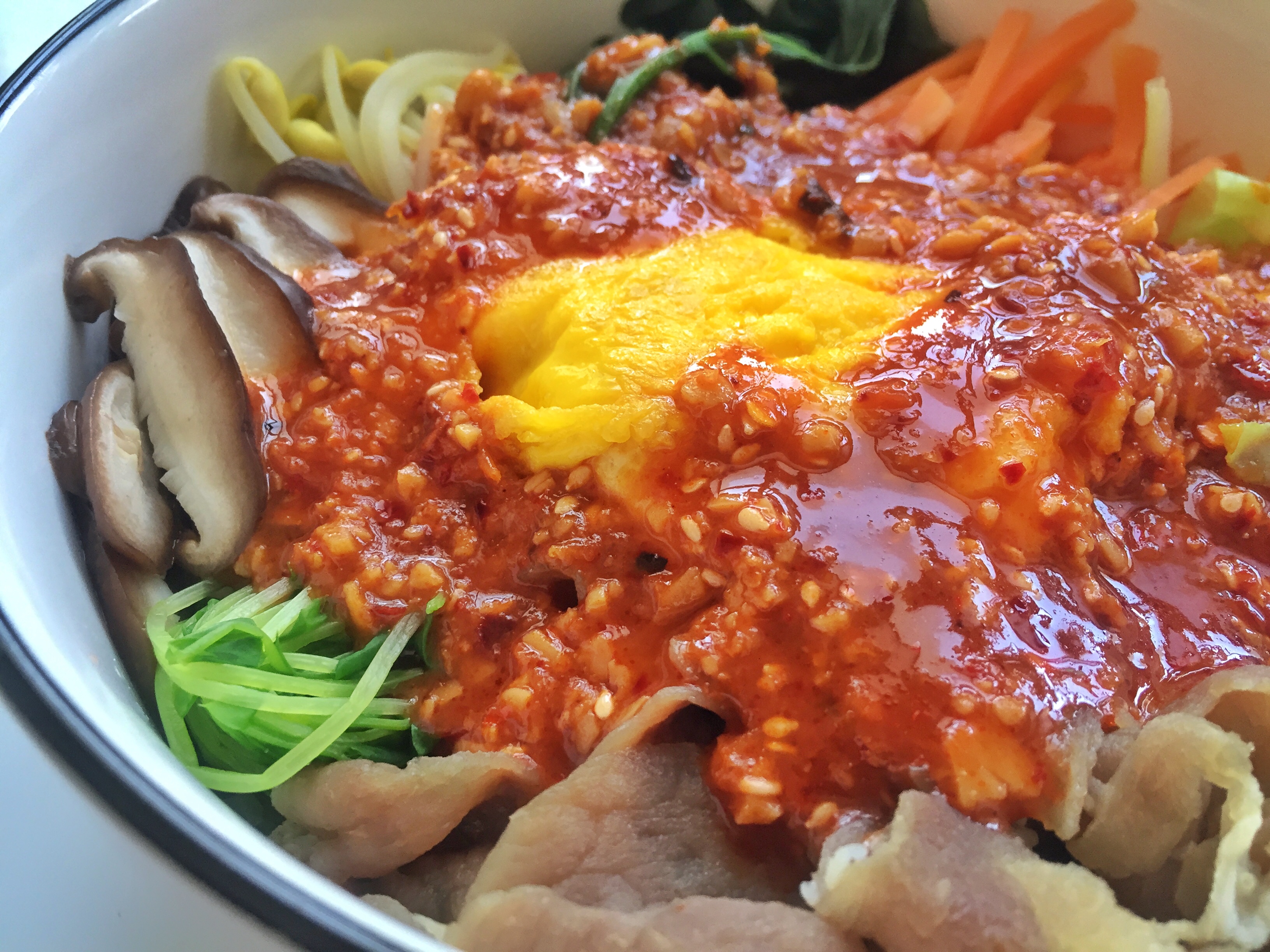 超简单的韩式拌饭超好吃美食,超级简单的韩式拌饭