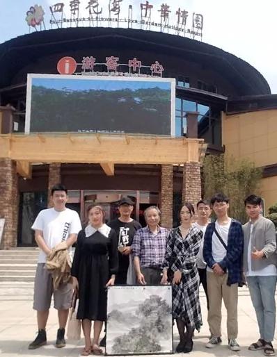 中国画《一岭红霞锁住春》在东京都美术馆展出，被日本前首相收藏