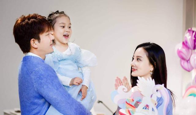 贾乃亮李小璐离婚甜馨抚养权归谁,甜馨抚养权为什么归李小璐