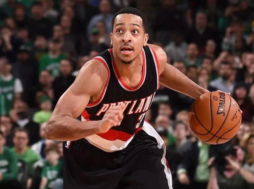 篮球球员身高最好是多高比较合适,盘点哪几位篮球运动员的身高最高