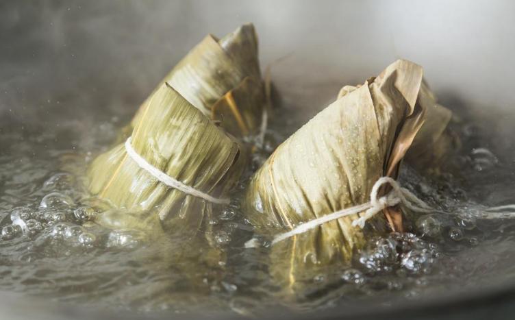 粽子放冰箱冷冻一年了还可以吃吗,冰冻过的粽子要煮多久才可以吃