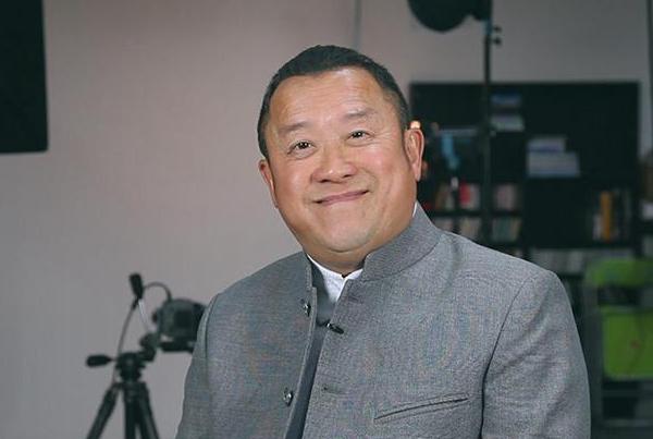 曾志伟花心？第二任妻子朱锡珍离世，两人曾长时间分居