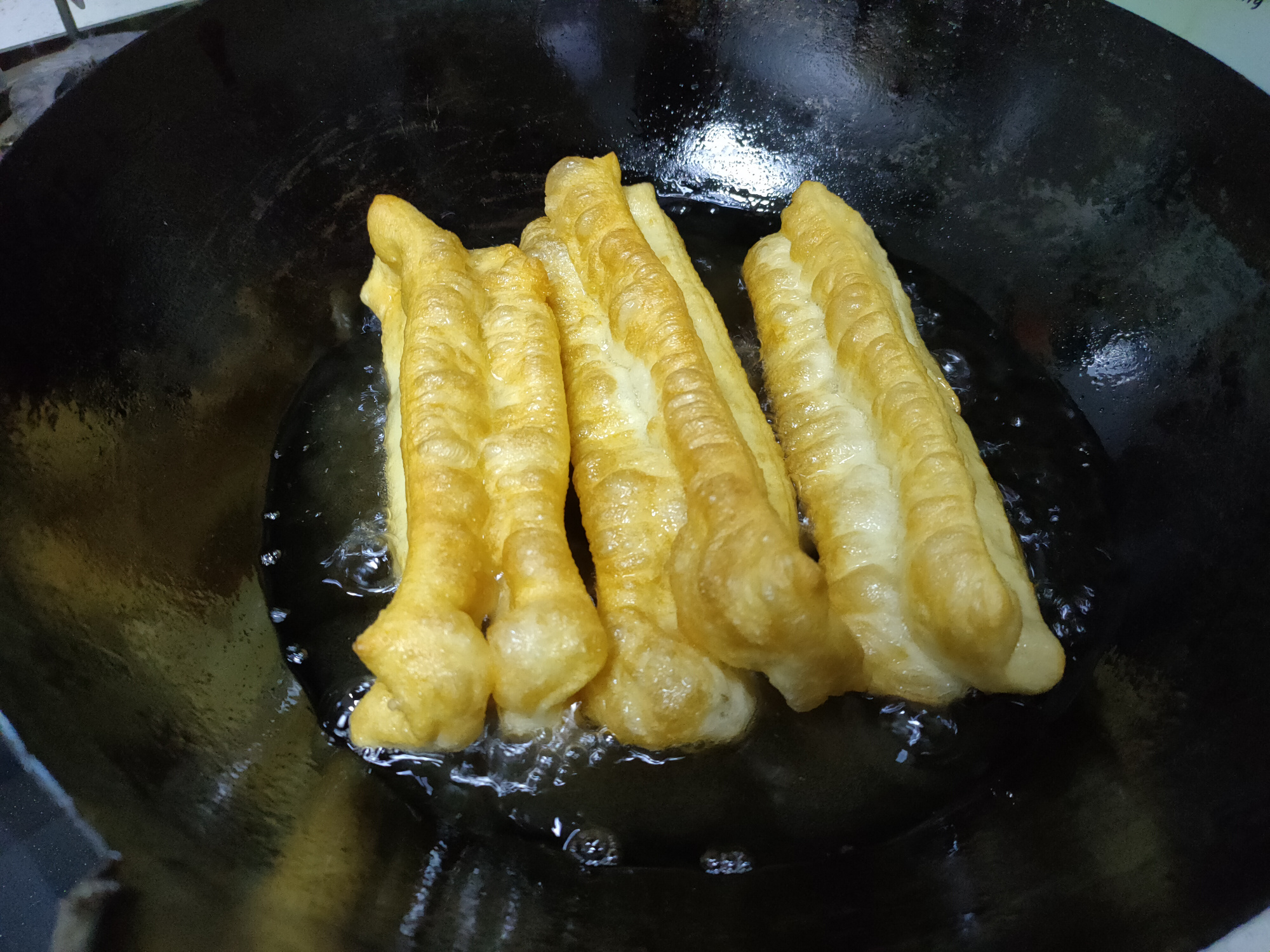 酵母油条膨松剂炸油条,炸油条的小窍门不用酵母粉